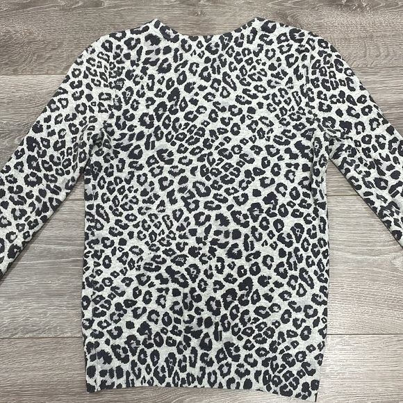 Old Navy Stretch Cardigan Long Sleeve Grey Animal Leopard Print S - Picture 14 of 16